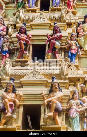 Particolare di una decorazione del Kovil nuovo Kathiresan a Colombo, Sri Lanka Foto Stock