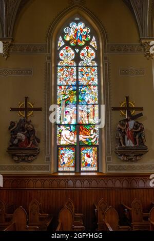 Petersburg, Iowa. Chiesa cattolica di San Pietro e San Paolo. Vetrata, il buon samaritano. Foto Stock