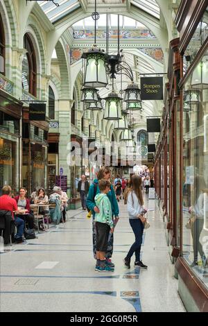 All'interno della Royal Arcade di Norwich Foto Stock