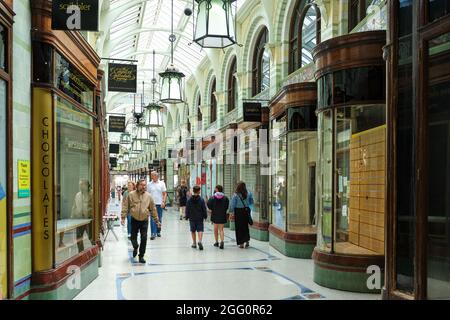 All'interno della Royal Arcade di Norwich Foto Stock