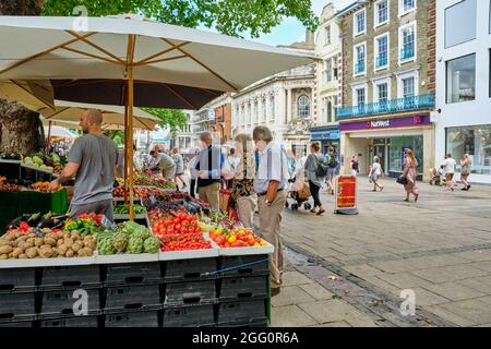 Frutta e verdura Stall nel mercato di Norwich Foto Stock