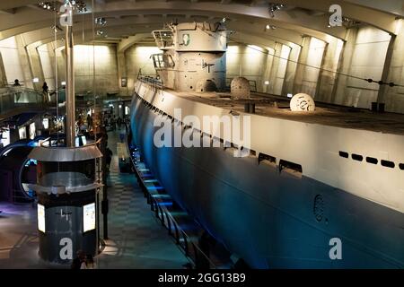 Il sottomarino tedesco U-505 (U-boat) in mostra al Museo della Scienza e dell'industria a Chicago, Illinois, USA. Foto Stock