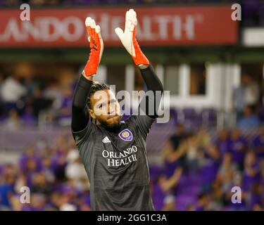 Orlando, Stati Uniti. 27 ago 2021. Pedro Gallese (1 Orlando City) ringrazia i tifosi durante la partita di calcio della Major League tra Orlando City e Inter Miami all'Explororia Stadium di Orlando, Florida. NESSUN USO COMMERCIALE. Credit: SPP Sport Press Photo. /Alamy Live News Foto Stock