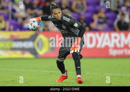 27 agosto 2021: Il portiere di Orlando City PEDRO GALLESE (1) lancia la palla durante la partita di calcio MLS Orlando City vs Inter Miami all'Explororia Stadium di Orlando, Fl il 27 agosto 2021. (Credit Image: © Cory Knowlton/ZUMA Press Wire) Foto Stock