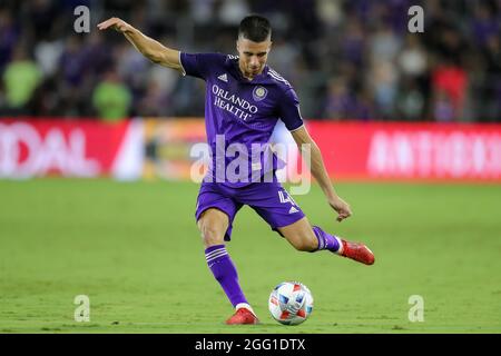 27 agosto 2021: IL difensore di Orlando City JOAO MOUTINHO (4) si prepara a giocare durante la partita di calcio MLS Orlando City vs Inter Miami all'Explororia Stadium di Orlando, Fl il 27 agosto 2021. (Credit Image: © Cory Knowlton/ZUMA Press Wire) Foto Stock