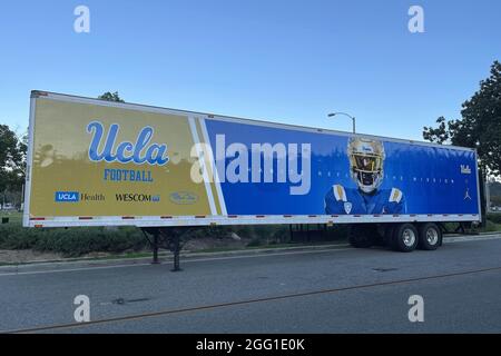 Il camion dell'attrezzatura UCLA Bruins al Rose Bowl, venerdì 27 agosto 2021, a Pasadena, California Foto Stock