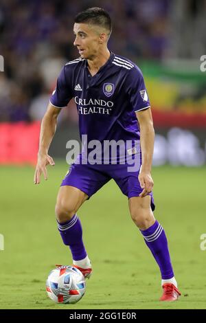 27 agosto 2021: IL difensore di Orlando City JOAO MOUTINHO (4) si prepara a giocare durante la partita di calcio MLS Orlando City vs Inter Miami all'Explororia Stadium di Orlando, Fl il 27 agosto 2021. (Credit Image: © Cory Knowlton/ZUMA Press Wire) Foto Stock