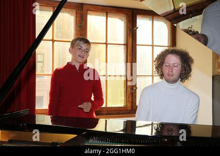 Phil Schaller und Valentin Kuhn bei den Proben zur 4. Windflüchter Charity Gala zu Gunsten der Stiftung ‚Betroffen’ im Carl-Wilhelm-Scheele-Saal – ho Foto Stock