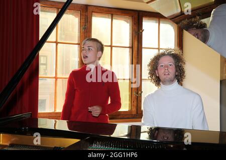 Phil Schaller und Valentin Kuhn bei den Proben zur 4. Windflüchter Charity Gala zu Gunsten der Stiftung ‚Betroffen’ im Carl-Wilhelm-Scheele-Saal – ho Foto Stock