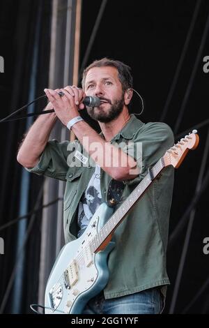 Portsmouth, Regno Unito. 27 ago 2021. Grant Nicholas, cantante e chitarrista con il gruppo rock Feeder degli Indie gallesi, si esibisce dal vivo al Victorious Festival di Portsmouth. (Foto di Dawn Fletcher-Park/SOPA Images/Sipa USA) Credit: Sipa USA/Alamy Live News Foto Stock