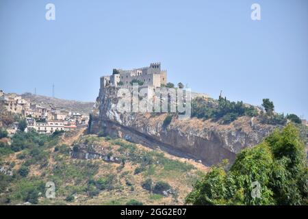 Antico castello fortificato di Caccamo in Sicilia, Italia Foto Stock
