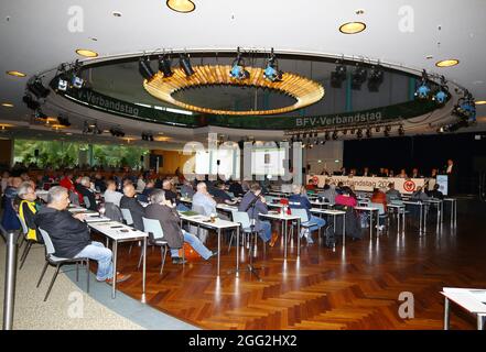 Berlino, Germania. 28 agosto 2021. Calcio, stagione 2019/20, Giornata dell'Associazione BFV Ordinaria 2021. I partecipanti sono seduti ai loro posti. Credit: Michael Hundt/dpa/Alamy Live News Foto Stock