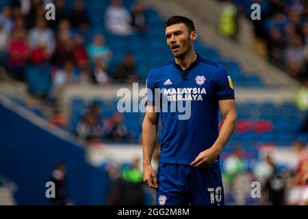 Cardiff, Regno Unito. 28 agosto 2021. Kieffer Moore di Cardiff City guarda avanti. EFL Skybet Championship Match, Cardiff City contro Bristol City al Cardiff City Stadium di Cardiff, Galles sabato 28 agosto 2021. Questa immagine può essere utilizzata solo a scopo editoriale. Solo per uso editoriale, licenza richiesta per uso commerciale. Nessun uso in scommesse, giochi o un singolo club/campionato/player pubblicazioni. pic di Andrew Orchard/Andrew Orchard sport fotografia/Alamy Live news credito: Andrew Orchard sport fotografia/Alamy Live News Foto Stock
