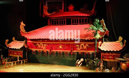 Ho Chi Minh, Vietnam - 18 novembre 2015: Spettacolo di marionette d'acqua vietnamite al Golden Dragon Water Puppet Theatre di ho Chi Minh, Vietnam Foto Stock