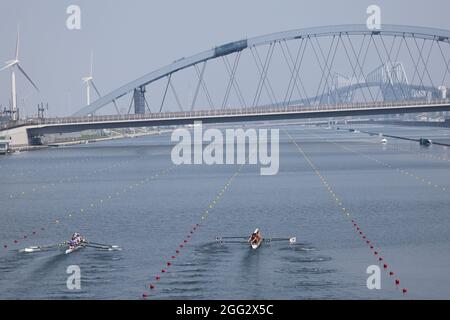 Tokyo, Giappone. 27 ago 2021. Gruppo di squadre giapponesi, Haruka Yao, Yui Kimura, Toshihiro Nishioka, Ryohei Ariyasu, Tatsuya Hiroyuki (JPN) Rowing : PR3 misto Coxed Four Replacage durante i Giochi Paralimpici di Tokyo 2020 al Sea Forest Waterway di Tokyo, Giappone . Credit: Koji Aoki/AFLO SPORT/Alamy Live News Foto Stock