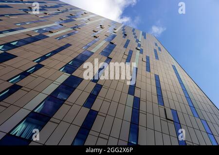 Tower Block nel centro citta' di Manchester dal canale Rochdale. Foto Stock