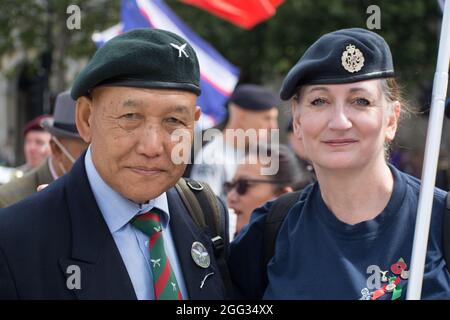 Il movimento dei Veterani dell'Irlanda del Nord e la Giornata nazionale di protesta dei Veterani protestano per impedire che l'accusa del 2016 faccia! Assemblea a Trafalgar Square, il 2021-08-28, Londra, Regno Unito. Credit: Picture Capital/Alamy Live News Foto Stock