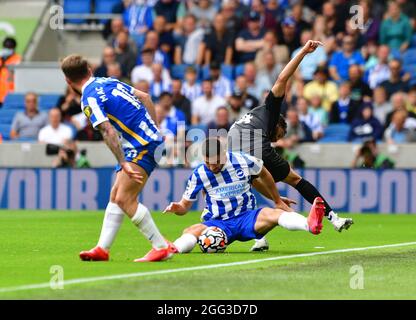 Brighton, Regno Unito. 28 agosto 2021. Neal Maupay di Brighton e Hove Albion è in calo sotto pressione durante la partita della Premier League tra Brighton & Hove Albion ed Everton all'Amex il 28 agosto 2021 a Brighton, Inghilterra. (Foto di Jeff Mood/phcimages.com) Credit: PHC Images/Alamy Live News Credit: PHC Images/Alamy Live News Foto Stock