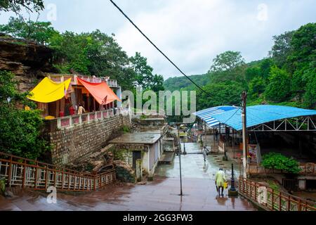 CHHATARPUR, MADHYA PRADESH, INDIA - 20 AGOSTO 2021: Bella vista del tempio di jatashankar dham. Foto Stock