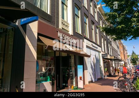 Amsterdam, Olanda, Street Scenes, Row Luxury Shops, Townhouses nel quartiere storico della città vecchia Foto Stock