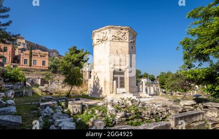 Torre dei venti o Aeridi in Agora romana, Atene, Grecia. E' un punto di riferimento di Atene. Panorama delle antiche rovine greche vicino al distretto di Plaka, bu storico Foto Stock