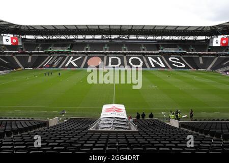 MILTON KEYNES, REGNO UNITO. 28 AGOSTO Sky Bet League One match tra MK Dons e Accrington Stanley allo Stadio MK di Milton Keynes sabato 28 agosto 2021. (Credit: John Cripps | MI News) Credit: MI News & Sport /Alamy Live News Foto Stock