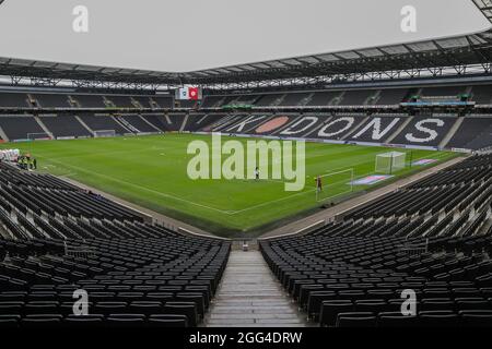 MILTON KEYNES, REGNO UNITO. 28 AGOSTO Sky Bet League One match tra MK Dons e Accrington Stanley allo Stadio MK di Milton Keynes sabato 28 agosto 2021. (Credit: John Cripps | MI News) Credit: MI News & Sport /Alamy Live News Foto Stock