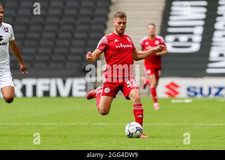 MILTON KEYNES, REGNO UNITO. 28 AGOSTO Dion Charles di Accrington Stanley durante la prima metà della Sky Bet League una partita tra MK Dons e Accrington Stanley allo Stadio MK di Milton Keynes sabato 28 Agosto 2021. (Credit: John Cripps | MI News) Credit: MI News & Sport /Alamy Live News Foto Stock