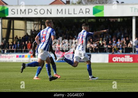 HARTLEPOOL, REGNO UNITO. 28 AGOSTO Gavan Holohan di Hartlepool United festeggia dopo aver segnato durante la partita della Sky Bet League 2 tra Hartlepool United e Carlisle United a Victoria Park, Hartlepool sabato 28 agosto 2021. (Credit: Mark Fletcher | MI News) Credit: MI News & Sport /Alamy Live News Foto Stock