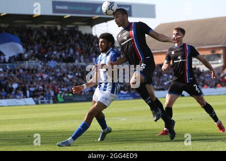 HARTLEPOOL, REGNO UNITO. 28 AGOSTO Rod McDonald di Carlisle United testa la palla per un angolo durante la partita Sky Bet League 2 tra Hartlepool United e Carlisle United a Victoria Park, Hartlepool sabato 28 agosto 2021. (Credit: Mark Fletcher | MI News) Credit: MI News & Sport /Alamy Live News Foto Stock