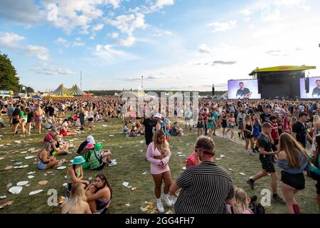 Leeds , Regno Unito. 28 ago 2021, grande folla durante il Leeds Festival 2021Bramham Park credito: Jason Richardson/ Foto Stock