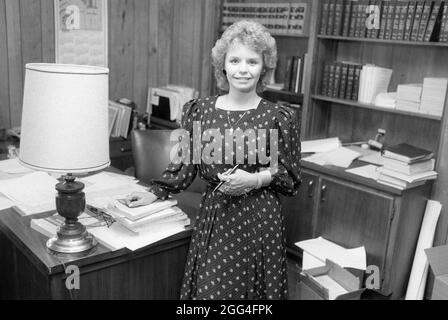 Austin Texas USA, circa 1988: Avvocato femminile nel suo ufficio. ©Bob Daemmrich Foto Stock