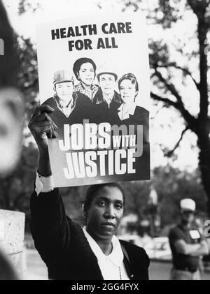 Austin Texas USA, 1993: I lavoratori statali del Texas si radunano al Texas Capitol per aumenti salariali e migliori benefici dopo aver violato la sessione di bilancio nella legislatura dello stato. ©Bob Daemmrich Foto Stock