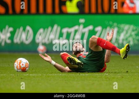 Daniel CALIGIURI (# 20, A). Calcio, FC Augsburg - Bayer 04 Leverkusen 1: 4, Calcio Bundesliga, 3 ° giorno di partita, stagione 2021-2022, il 28 agosto, 2021 ad Augsburg, WWKARENA, Germania. Le normative DFL vietano l'uso di fotografie come sequenze di immagini e/o quasi-video. ¬ Foto Stock