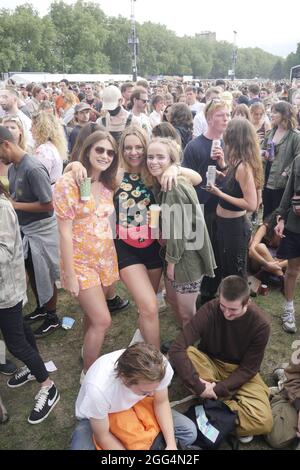 Londra UK 28 agosto atmosfera a tutti i punti Est a Victoria Park a Londra Credit: Glamourstock/Alamy Live News Foto Stock