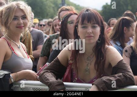 Londra UK 28 agosto atmosfera a tutti i punti Est a Victoria Park a Londra Credit: Glamourstock/Alamy Live News Foto Stock