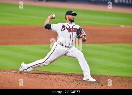 Atlanta, Georgia, Stati Uniti. 28 agosto 2021. Il lanciatore di Atlanta Braves Huascar Ynoa offre un campo durante il sesto inning di una partita MLB contro i San Francisco Giants al Truist Park di Atlanta, GA. Austin McAfee/CSM/Alamy Live News Foto Stock