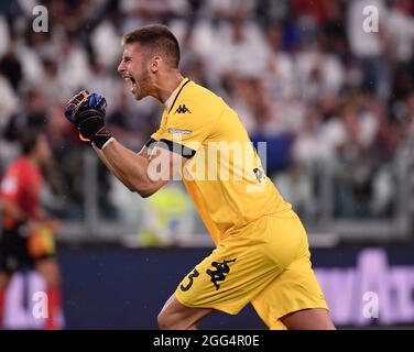 Torino, Italia. 28 agosto 2021. Guglielmo Vicario di Empoli celebra al termine di una serie una partita di calcio tra il FC Juventus e Empoli a Torino, il 28 agosto 2021. Credit: Denny/Denny/Denny Live News Foto Stock