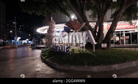 Avenue Shopping Mall Real documentario Foto Notte di Capodanno Dicembre 31 2020 su Second Road Pattaya Thailandia Foto Stock