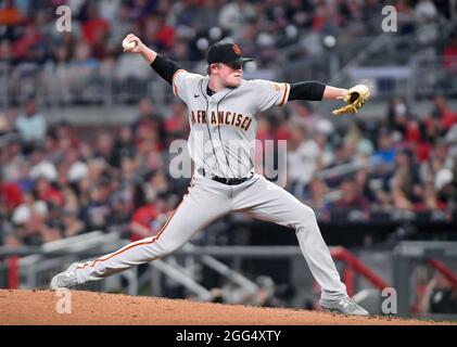 Atlanta, Georgia, Stati Uniti. 28 agosto 2021. Il lanciatore di San Francisco Giants Logan Webb si è piazzato durante il settimo inning di una partita MLB contro gli Atlanta Braves al Truist Park di Atlanta, GA. Austin McAfee/CSM/Alamy Live News Foto Stock