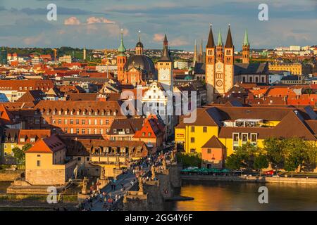 Würzburg è una città della regione tradizionale della Franconia, nel nord dello stato tedesco della Baviera. Al livello successivo-giù del governo locale è Foto Stock