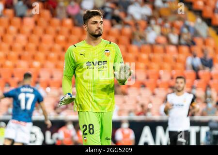 Valencia, Spagna. 27 ago 2021. Portiere Giorgi Mamardashvili di Valencia CF visto durante la partita di calcio spagnola la Liga tra Valencia CF e Deportivo Alavés allo stadio Mestalla. Punteggio finale; Valencia CF 3:0 Deportivo Alaves. Credit: SOPA Images Limited/Alamy Live News Foto Stock