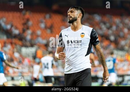 Valencia, Spagna. 27 ago 2021. Omar Alderete di Valencia CF visto durante la partita di calcio spagnola la Liga tra Valencia CF e Deportivo Alavés allo stadio Mestalla. Punteggio finale; Valencia CF 3:0 Deportivo Alaves. (Foto di Xisco Navarro/SOPA Images/Sipa USA) Credit: Sipa USA/Alamy Live News Foto Stock