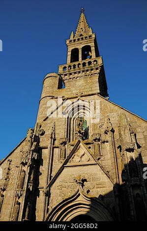 FRANCIA. REGIONE BRETAGNA. FINISTERE (29) CAP SIZUN. VILLAGGIO DI CONFORT-MEILARS. LA CAPPELLA NOTRE-DAME DE CONFORT, FONDATA NEL 1528 DA ALAIN DE RASMASEC Foto Stock