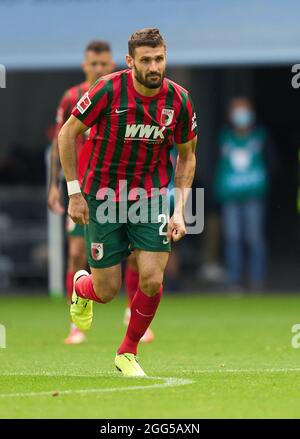 Daniel CALIGIURI, FCA 20 nella partita FC AUGSBURG - BAYER 04 LEVERKUSEN 1-4 1.Lega di calcio tedesca il 28 agosto 2021 ad Augsburg, Germania Stagione 2021/2022, giorno 3, 1.Bundesliga, 3.Spieltag. © Peter Schatz / Alamy Live News - LE NORMATIVE DFL VIETANO L'USO DI FOTOGRAFIE come SEQUENZE DI IMMAGINI e/o QUASI-VIDEO - Foto Stock