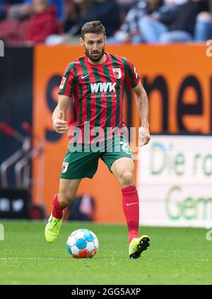 Daniel CALIGIURI, FCA 20 nella partita FC AUGSBURG - BAYER 04 LEVERKUSEN 1-4 1.Lega di calcio tedesca il 28 agosto 2021 ad Augsburg, Germania Stagione 2021/2022, giorno 3, 1.Bundesliga, 3.Spieltag. © Peter Schatz / Alamy Live News - LE NORMATIVE DFL VIETANO L'USO DI FOTOGRAFIE come SEQUENZE DI IMMAGINI e/o QUASI-VIDEO - Foto Stock