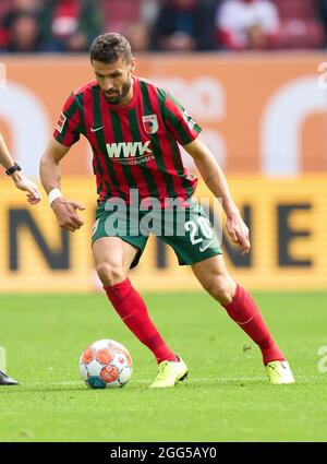 Daniel CALIGIURI, FCA 20 nella partita FC AUGSBURG - BAYER 04 LEVERKUSEN 1-4 1.Lega di calcio tedesca il 28 agosto 2021 ad Augsburg, Germania Stagione 2021/2022, giorno 3, 1.Bundesliga, 3.Spieltag. © Peter Schatz / Alamy Live News - LE NORMATIVE DFL VIETANO L'USO DI FOTOGRAFIE come SEQUENZE DI IMMAGINI e/o QUASI-VIDEO - Foto Stock
