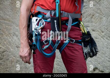 Attrezzatura per arrampicatore di roccia uomo Foto Stock