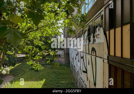 LONDRA, REGNO UNITO - Lug 06, 2013: The Heygate Estate, UNA grande proprietà immobiliare a Walworth, Southwark, South London Foto Stock