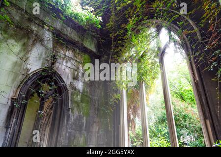 Rovina di St Dunstan nella chiesa orientale danneggiata nel Blitz, ora convertito in un giardino pubblico, Londra, Regno Unito Foto Stock